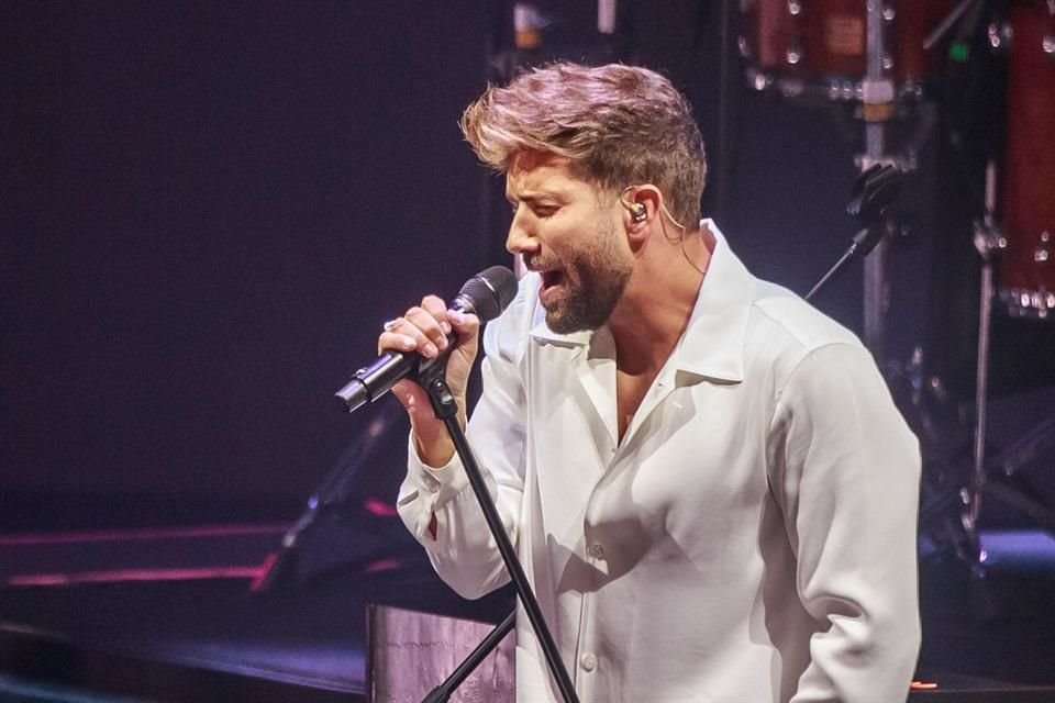 Pablo Alborán interpretó algunos de sus grandes éxitos pero también canciones de su nuevo disco, 'La Cuarta Hoja'.