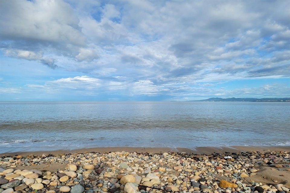 Así lucía el mar de Puerto Vallarta alrededor de las 08:30 horas del miércoles, tras el paso del Huracán 'Lidia'.