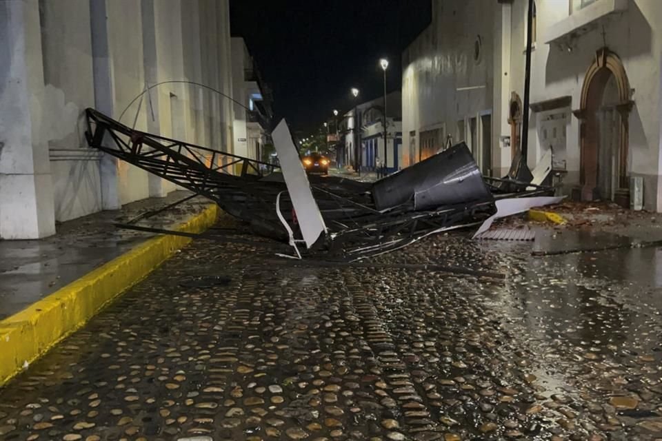 Por ahora solo se reportan daños materiales.
