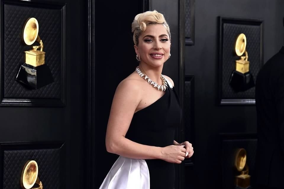 Lady Gaga negó los supuestos rumores de embarazo.