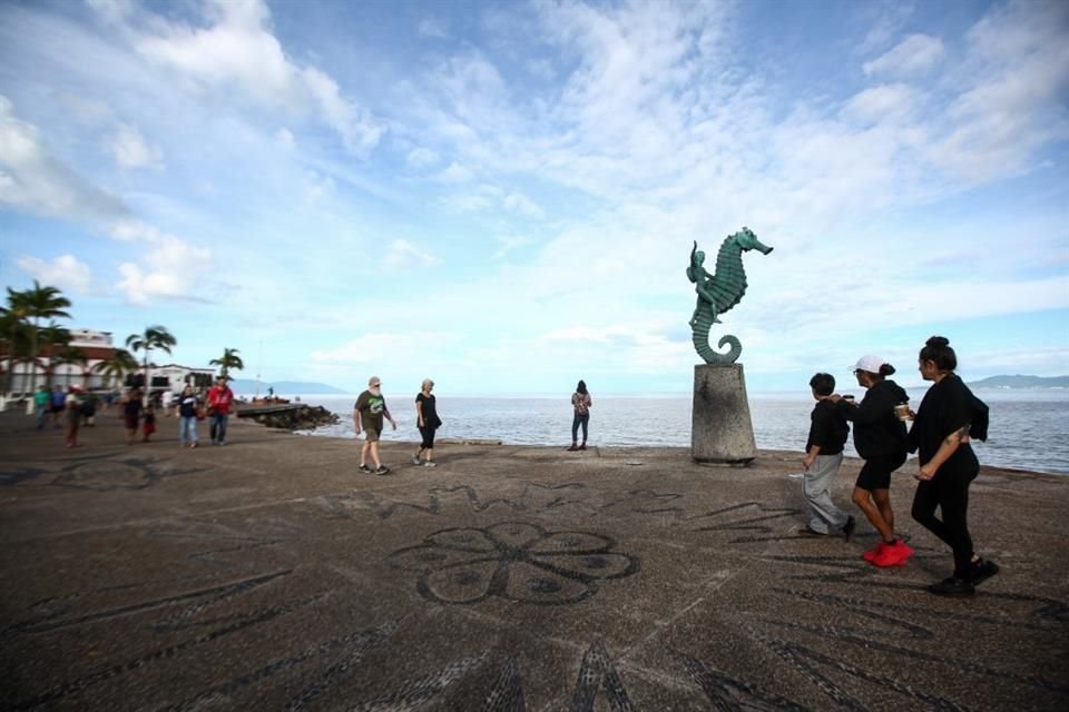 Dos muertos y un desaparecido es el saldo que dejó el huracán Lidia, categoría 4, en su paso por las costas de Jalisco y Nayarit.