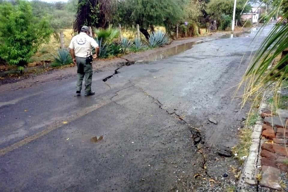 El 10 de mayo apareció la grieta la carretera Sayula-Usmajac.
