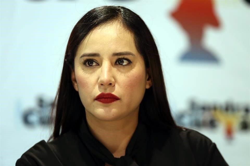 Cuevas calificó los rumores de su relación con Ricardo Monreal como un chisme vulgar y subrayó que ella llegará a hacer política, más no politiquería.
