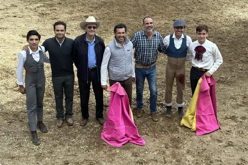 Tienda en San Mateo. Ganaderos Ignacio García Villaseñor y Marcos García Vivanco con los toreros Jerónimo, José Mauricio y Juan Pablo Sánchez.