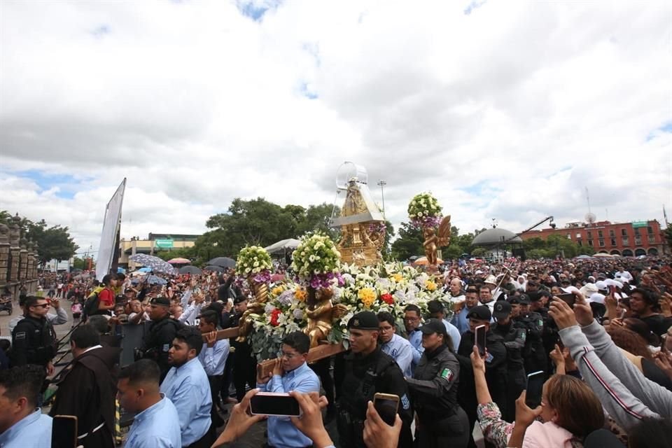 Cerca del mediodía, 'La Generala' arribó al Centro de Zapopan.