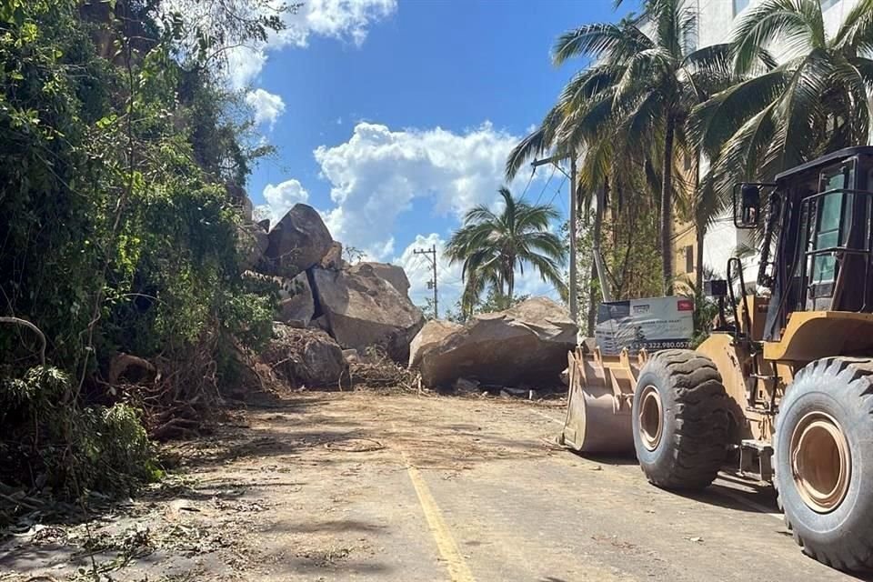 AMLO aseguró que funcionarios de diversas dependencias del Gobierno Federal intervendrán para atender los daños en Puerto Vallarta.