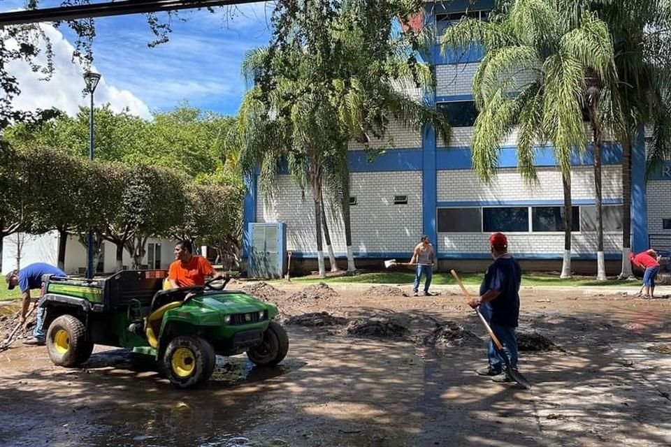 Puerto Vallarta fue el municipio más afectado con 50 planteles educativos dañados.