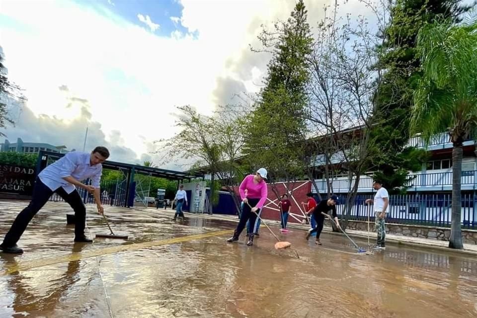 CUCosta y CUSur suspendieron clases para hacer labores de limpieza.