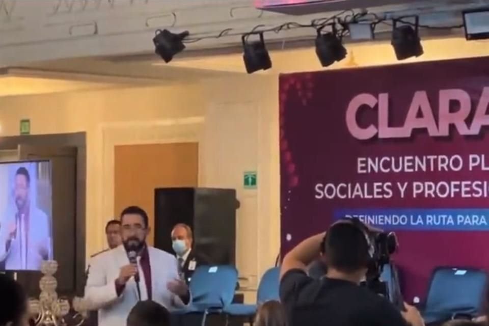 En el evento, Lara habló en favor de Brugada.