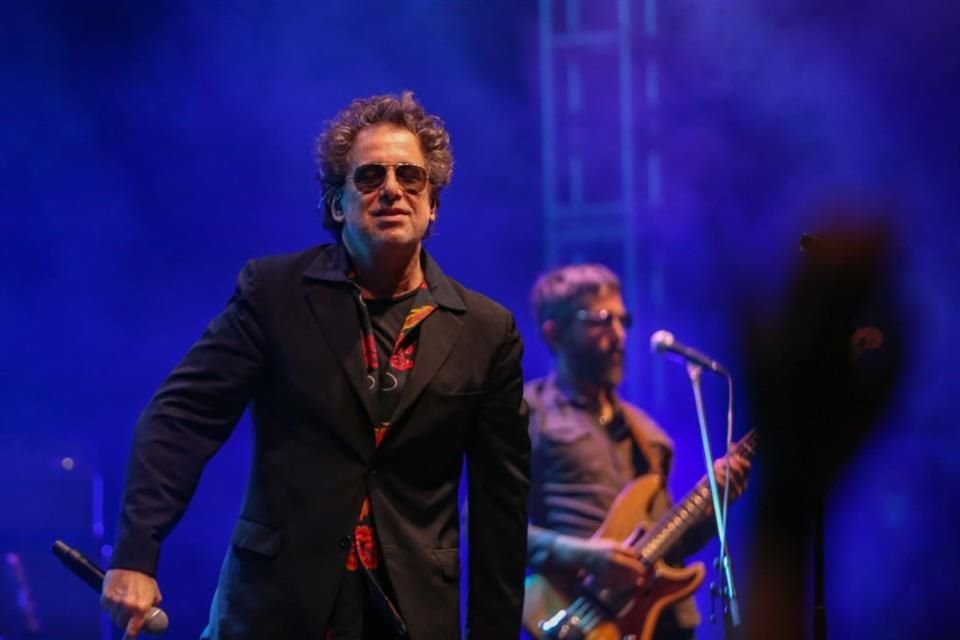 Andrés Calamaro cantará en Guanamor Teatro Studio, donde recorrerá sus éxitos que lo avalan con una carrera de casi cuatro décadas.
