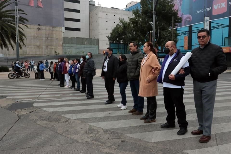 Empleados del PJ protestan en el cruce de Bucareli y Paseo de la Reforma.