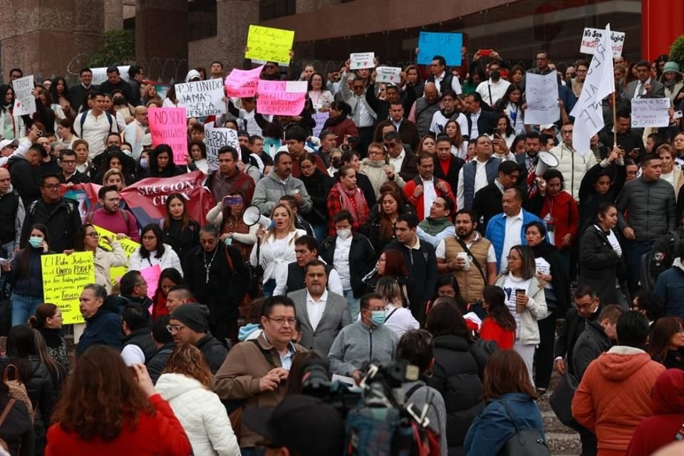 La batalla contra la desaparición de fideicomisos será legal, advirtieron los manifestantes.