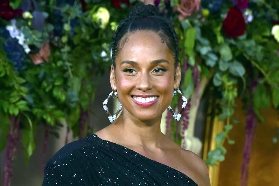 Alicia Keys fue criticada por una supuesta alusión a los terroristas de Hamas que irrumpieron en parapente en un festival de música israelí.