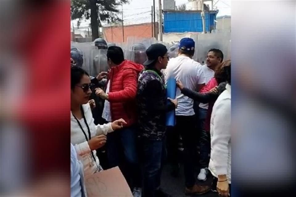 En Periférico Oriente igual fueron replegados los manifestantes.