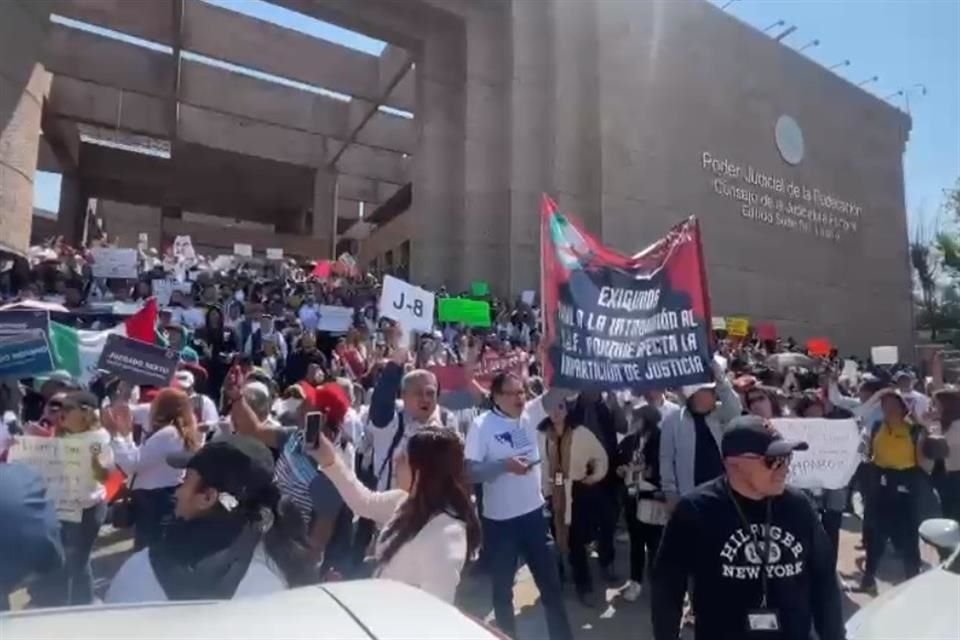 En la Ciudad de México, la principal concentración de manifestantes se ubica en el Palacio de Justicia de San Lázaro