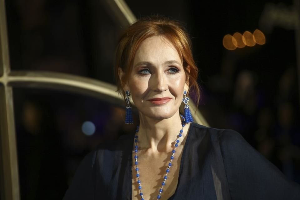 La locutora Willoughby denunció a la escritora J.K. Rowling por hacer comentarios transfóbicos en redes sociales. 
