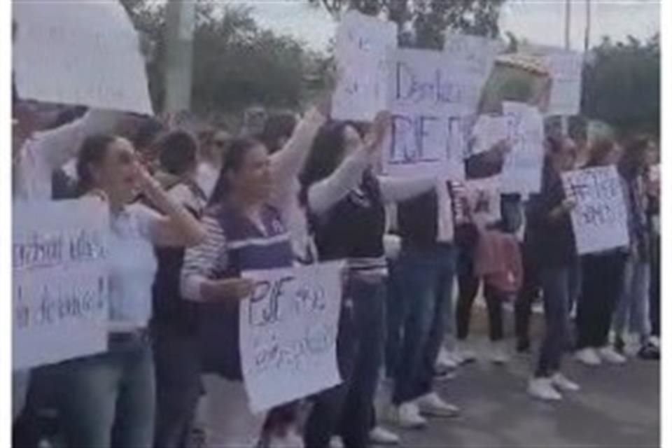 Los manifestantes cerraron la Carretera Libre a Zapotlanejo y protestaron ante el Complejo Penitenciario de Puente Grande.