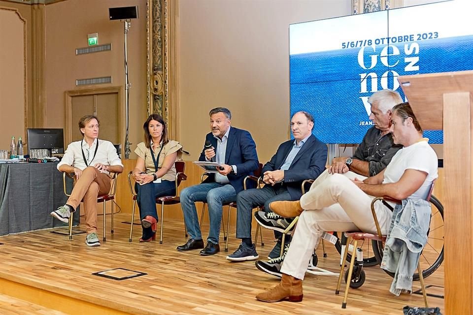 Se llevaron a cabo conferencias y workshops con personalidades internacionales, quienes discutieron el pasado, el presente y el futuro de los jeans.