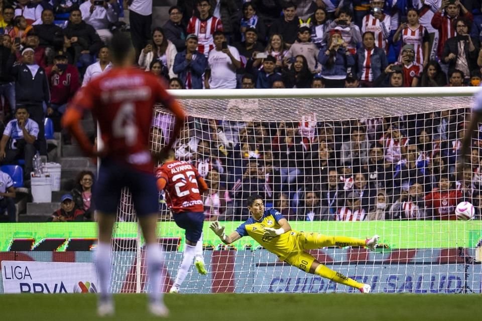 Las Chivas confirmaron su despertar en el torneo al ligar una segunda victoria con un 2-0 frente al Puebla.
