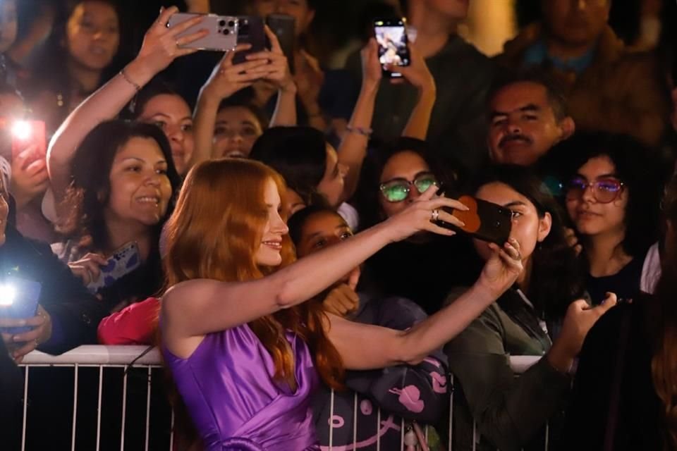 Jessica Chastain fue de las celebridades más aclamadas de la noche, en el FICM.