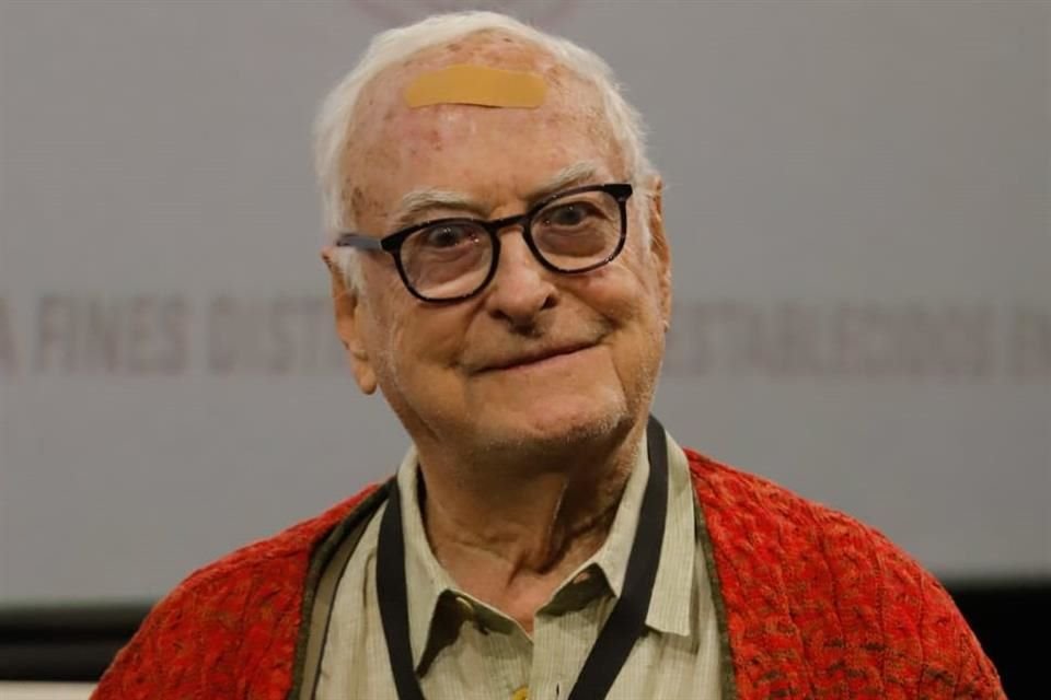 El cineasta James Ivory recibió el premio Ojo a la Excelencia Artística en el Festival de Cine de Morelia.