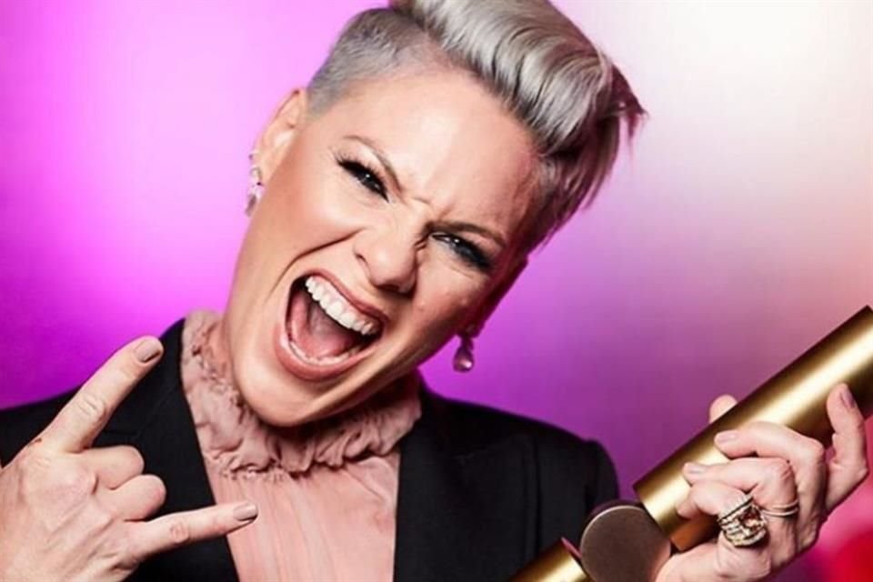 P!nk reveló que estuvo a punto de morir por una sobredosis de éxtasis antes de firmar su primer contrato discográfico.