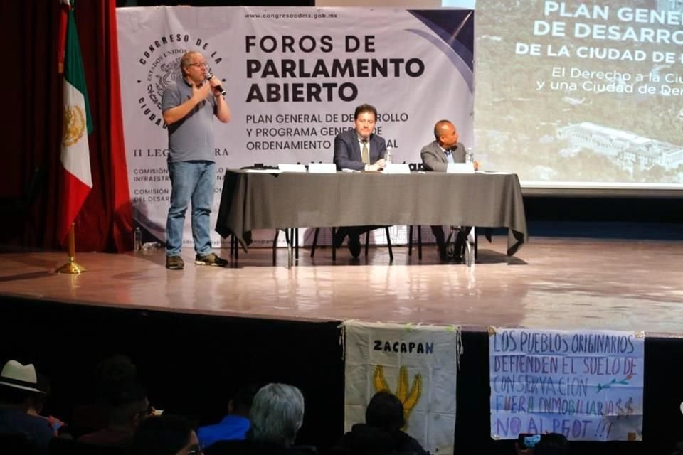 'Sería un documento con lagunas legales graves, de las que pueden hacer uso los constructores para ampararse y seguir adelante con las obras irregulares que ahorita están detenidas', indicó MacGregor. 