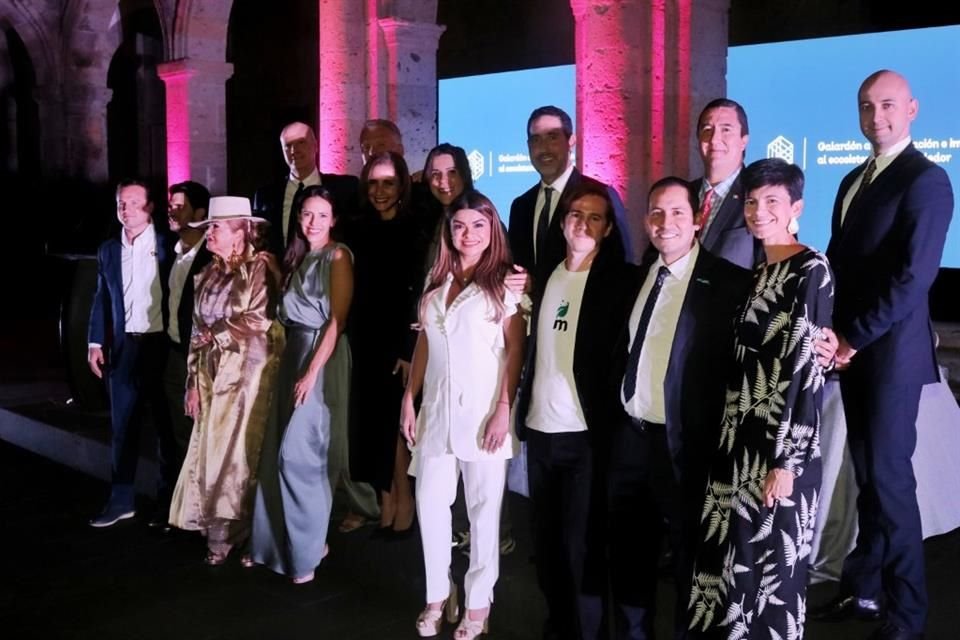 Cuatro emprendedores fueron reconocidos con el Premio Jalisco al Emprendimiento 2023, que se entregó en el Instituto Cultural Cabañas este miércoles desde el Gobierno del Estado.