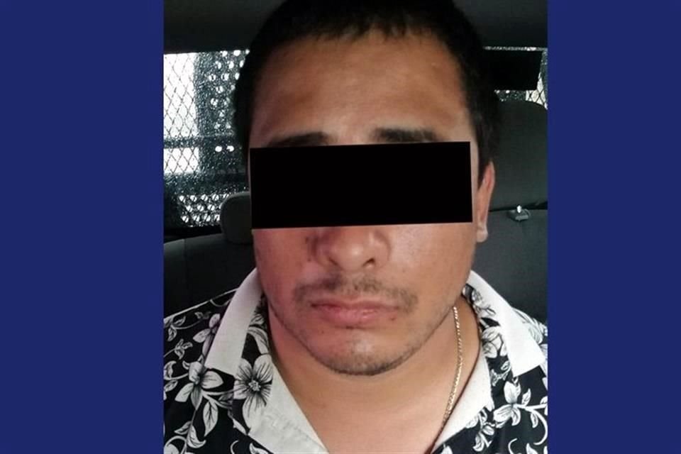 Al hombre lo hallaron manejando un carro blanco en Mateo del Regil, cerca de la Calle Playitas, y, aunque trató de huir, fue arrestado y enviado ante la Fiscalía del Estado.