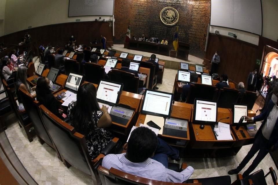 En total, 33 de los diputados están incluidos en la denuncia.