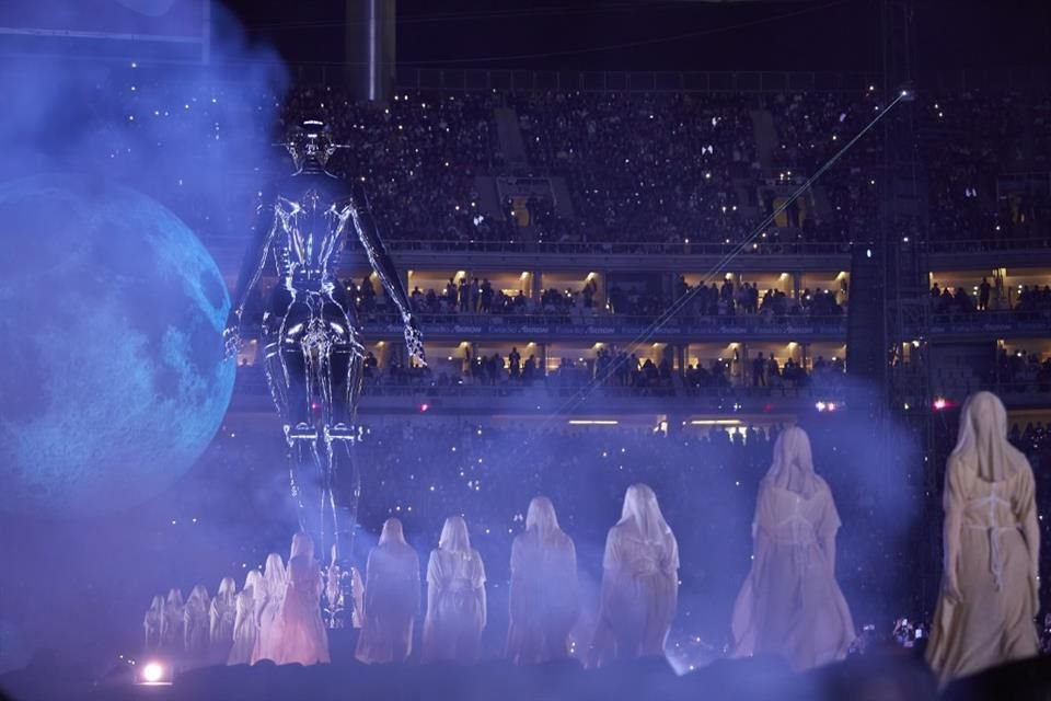 El montaje del concierto de The Weeknd en Guadalajara cautivó a los asistentes.