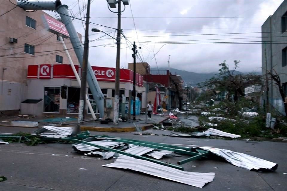 Cruz Roja Jalisco abrió centros de acopio para reunir alimentos, artículos de limpieza y de aseo personal, para afectados por huracanes.