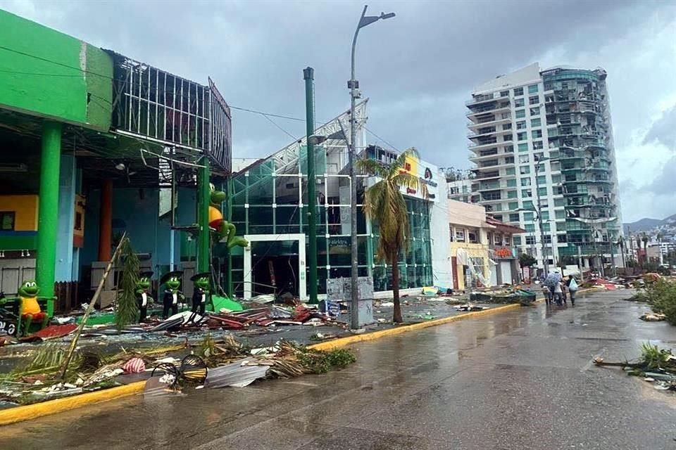 'Otis' dejó severos daños en Acapulco.