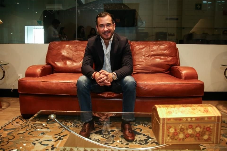 Con la conciliación entre varios grupos políticos como arma, el regidor Iván Chávez buscará ser  candidato de MC a la Alcaldía de Zapopan.