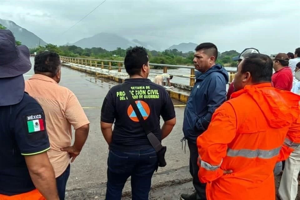 Desbordamiento del río Las Truchas, en el Municipio de Ajuchitlán del Progreso, en la región de Tierra Caliente de Guerrero.