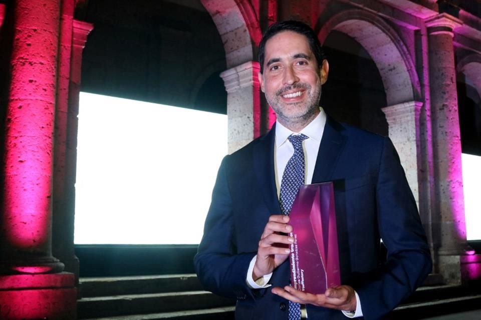 En la Categoría emprendimiento tradicional, el ganador fue Carlos Guillermo González Pérez, con la empresa Stuff Factory.