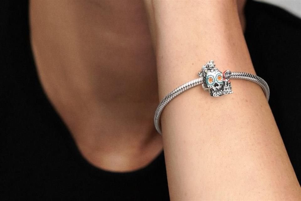 La firma de joyería Pandora presentó su nueva línea de 'Charms' exclusivos para México, alusivos del Día de Muertos.