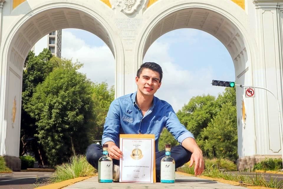 Roberto Lee-Eng Cisneros es el creador de la ginebra mexicana que acaba de ganar medalla en el Spirits Selection.