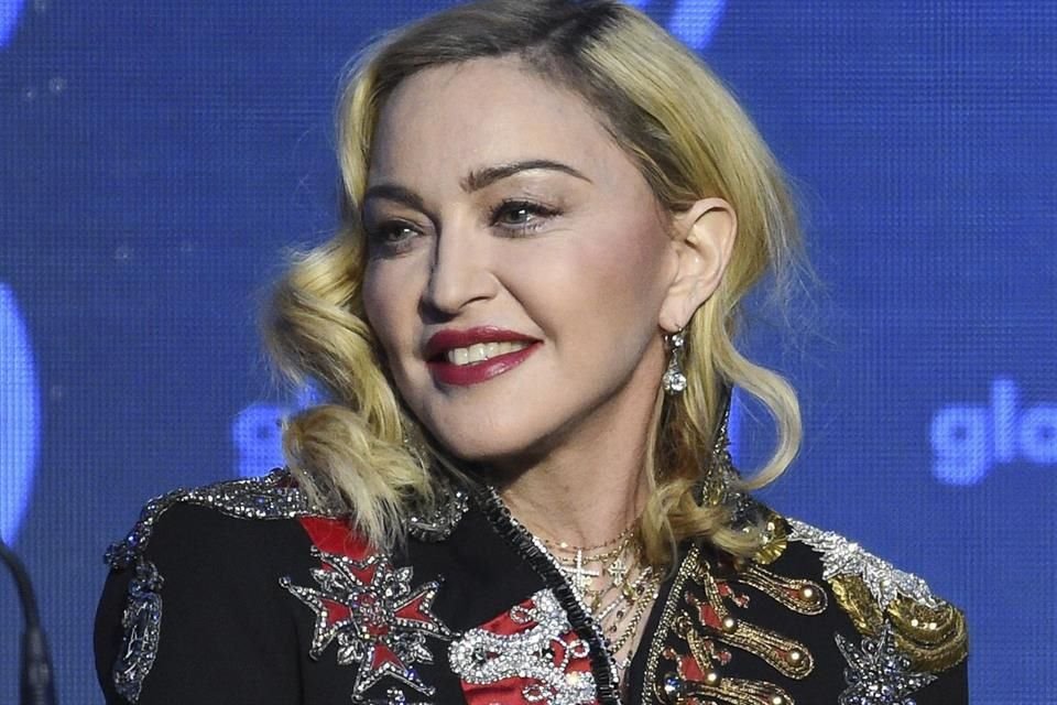 Madonna fue reconocida de nuevo como la cantante con más ventas por los Records Guiness, con más de 400 millones en sus 40 años de carrera.