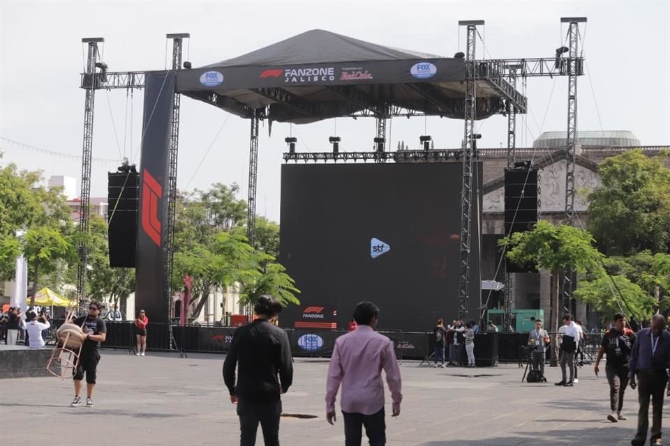 En Plaza Liberación se montó una pantalla donde se podrá disfrutar de las acciones del GP de México.