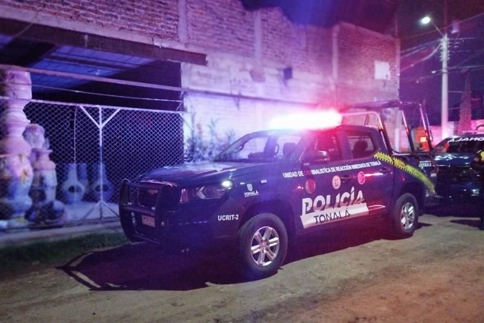 En lo que pareció una agresión directa, dos presuntos ladrones fueron asesinados a balazos anoche en la Colonia Los Pajaritos, en Tonalá.