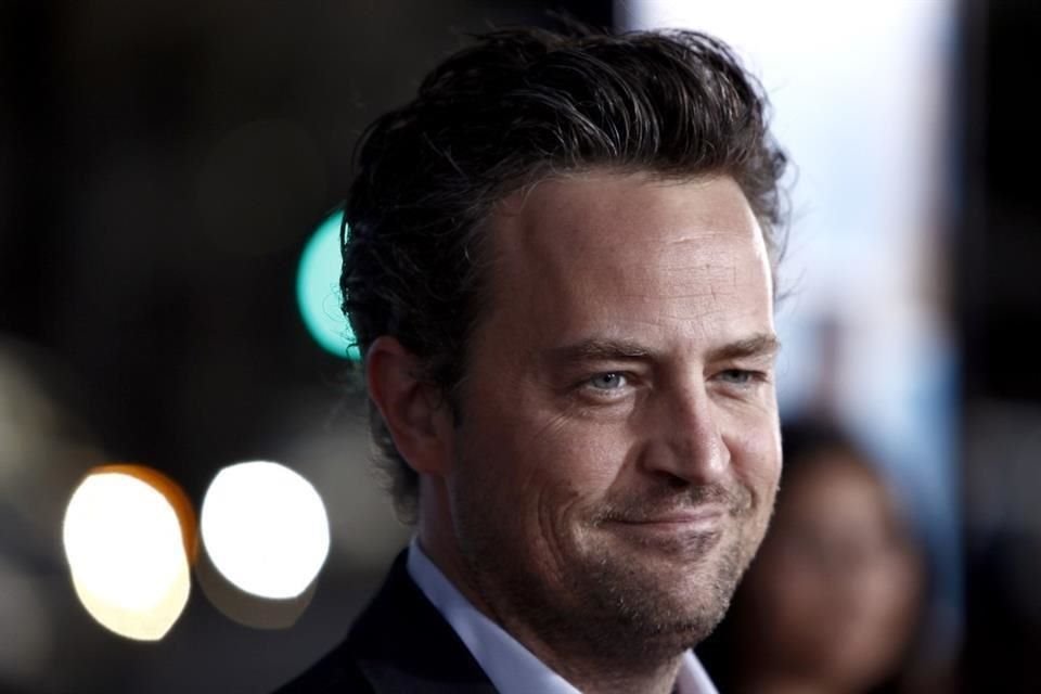 El actor Matthew Perry, de 54 años, famosos por la serie 'Friends' murió por aparente ahogamiento.