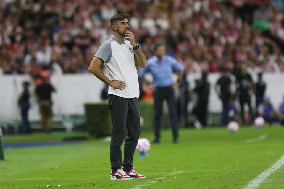 Veljko Paunovic, durante el partido de Chivas vs Tigres.