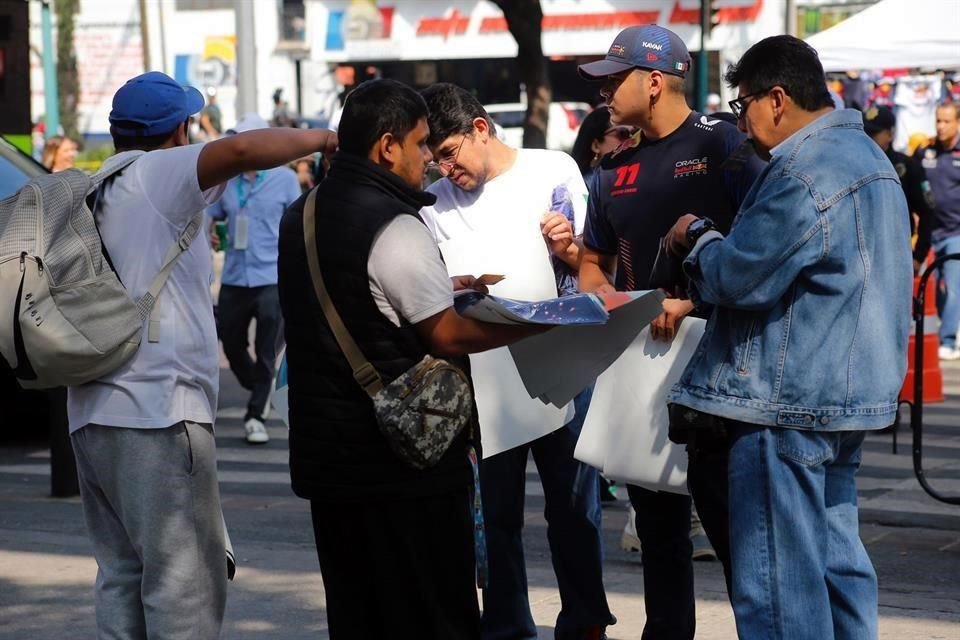 Cientos de vendedores ambulantes tuvieron que arreglárselas para salir vivos de los operativos y así ofrecer sus productos.