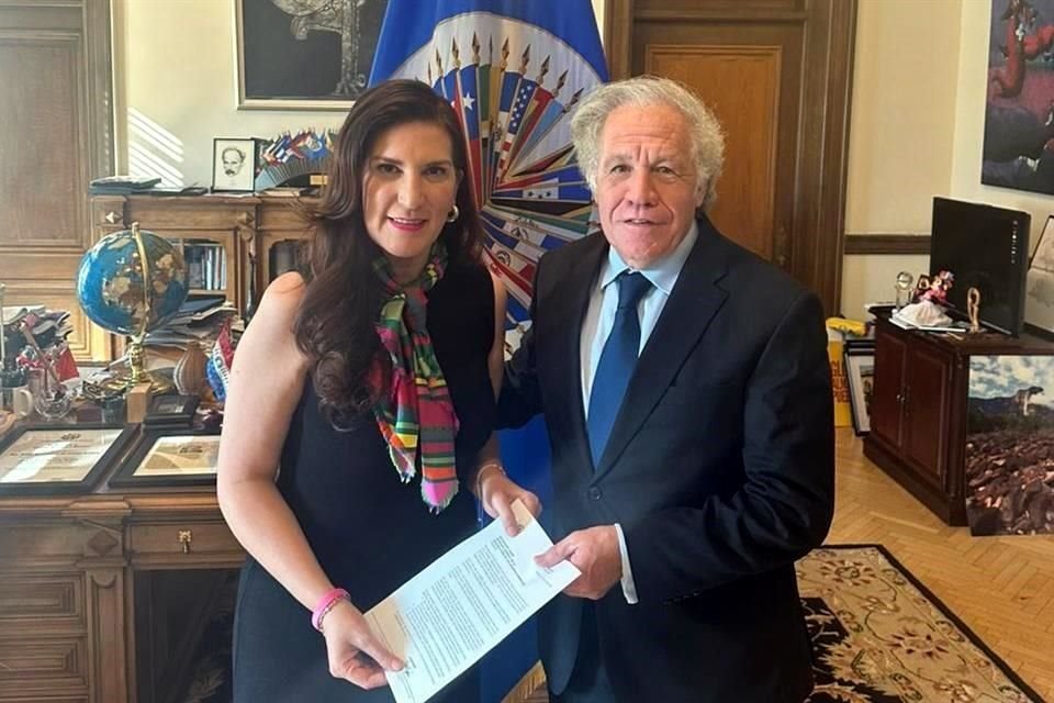 La senadora López con Luis Almagro, secretario general de la OEA.