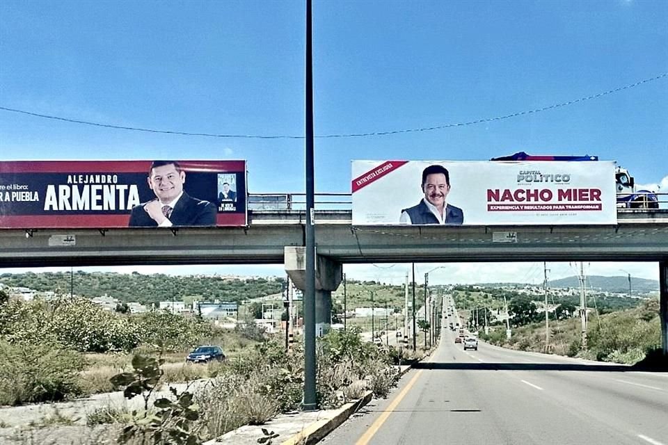 Aspirantes morenistas a la candidatura en Puebla han tapizado el estado con espectaculares.