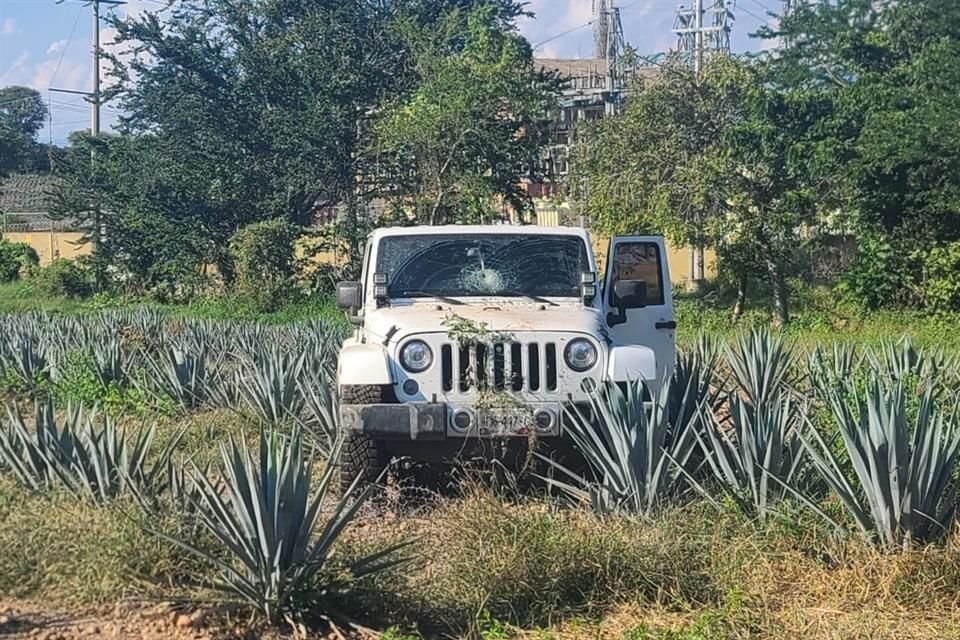 Tras el robo de un vehículo en Amatitán, esta tarde se registró un enfrentamiento entre policías y ladrones que dejó un muerto y un herido.