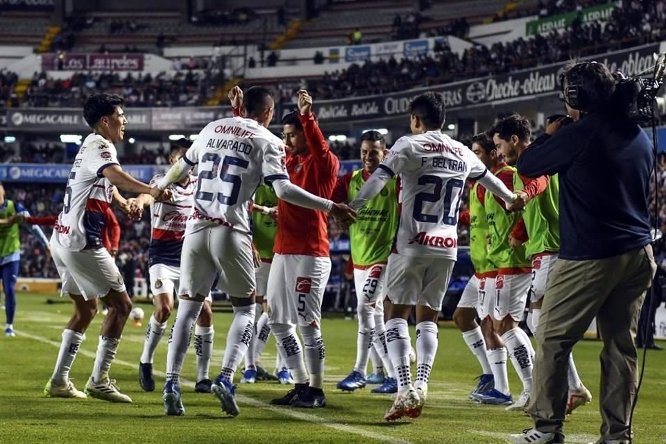 Chivas festejó al estilo de La Monja el segundo tanto, obra del 'Piojo' Alvarado.