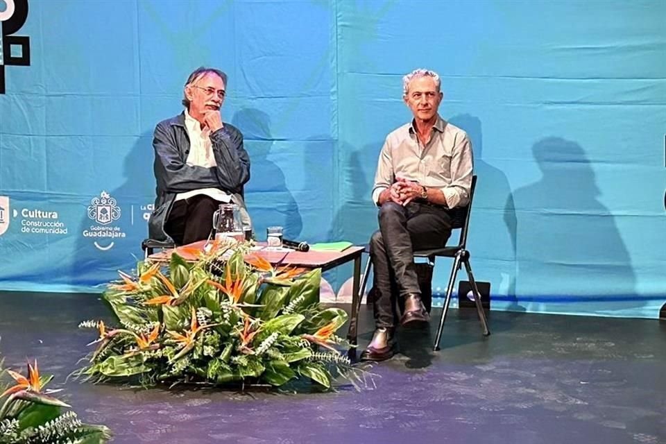 Marcelo Uribe (Izq.) y Carlos Ranc durante una charla sobre el oficio de la edición.