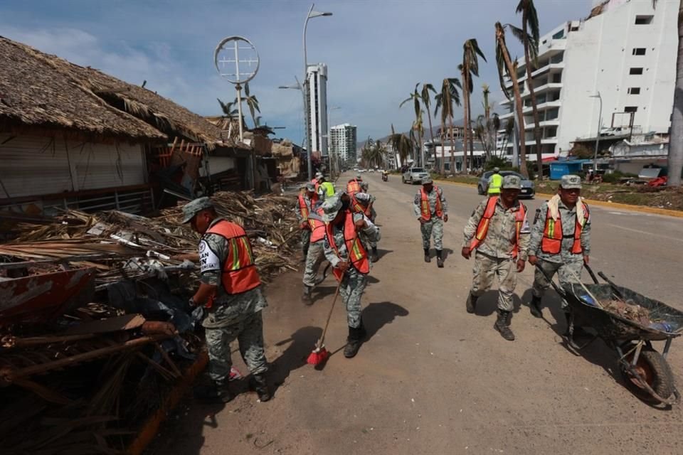 Elementos de Guardia Nacional fueron desplegados en Acapulco tras el paso de 'Otis'.